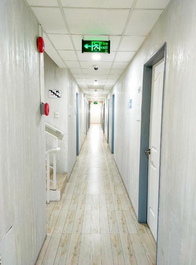 Pasay Centrale Hotel Экстерьер фото